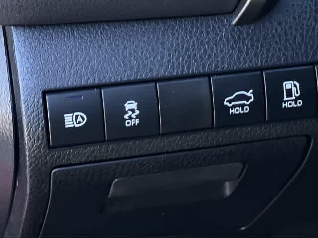 Used 2020 Toyota Camry SE w/ Convenience Package FWD image 29