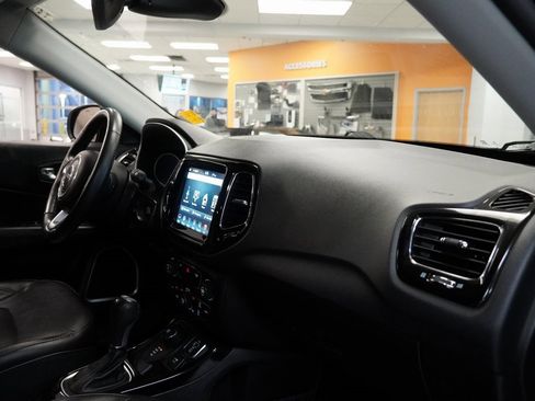 Used 2018 Jeep Compass Limited w/ Navigation Group image 29