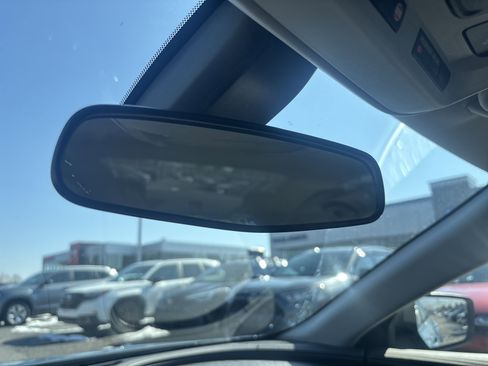 Used 2015 Chevrolet Impala LT image 24