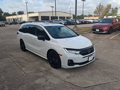 Used 2025 Honda Odyssey Sport-L image 6