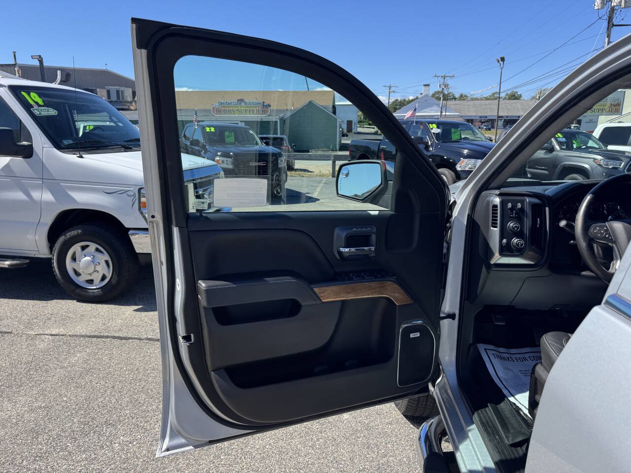 Used 2018 Chevrolet Silverado 1500 LTZ w/ Sport Package AWD/4WD image 18