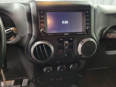 Used 2017 Jeep Wrangler Unlimited Sport w/ Quick Order Package 24S AWD/4WD image 15