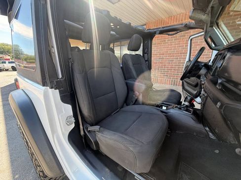 Used 2019 Jeep Wrangler Sport AWD/4WD image 19