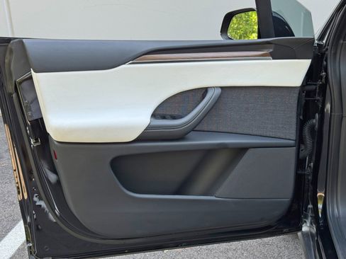 Used 2023 Tesla Model X image 46