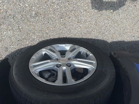 Used 2024 GMC Terrain SLE w/ Driver Convenience Package FWD image 15