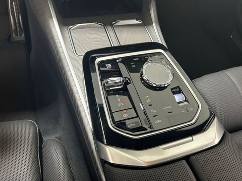 Used 2025 BMW 760i xDrive w/ Executive Package image 21