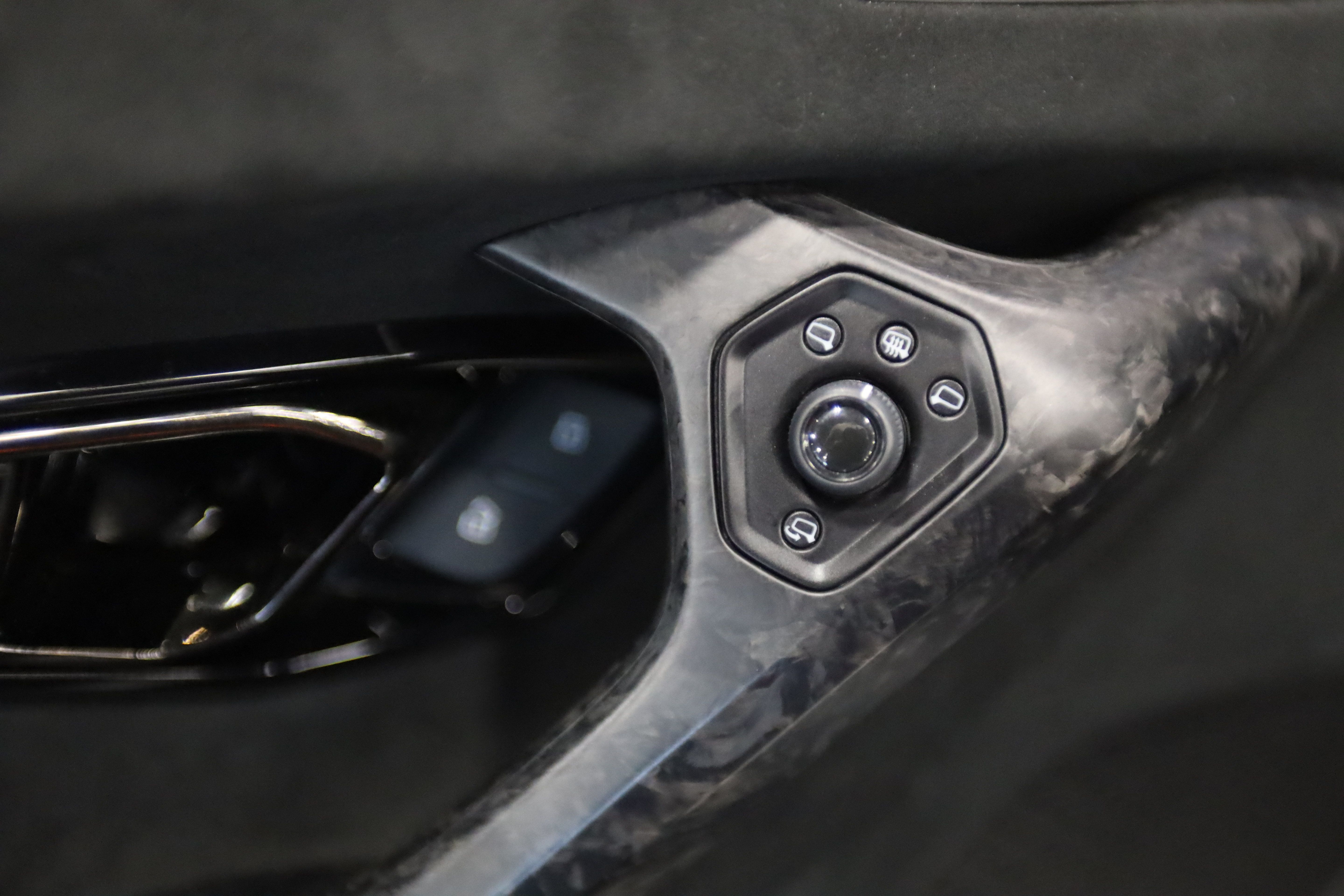 Used 2019 Lamborghini Huracan Performante AWD/4WD image 11