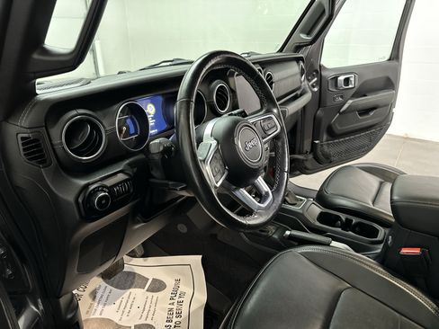 Used 2021 Jeep Wrangler Unlimited Sahara AWD/4WD image 18