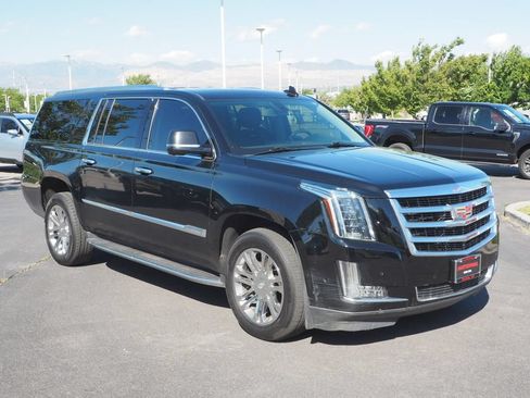 Used 2020 Cadillac Escalade ESV 4WD image 9