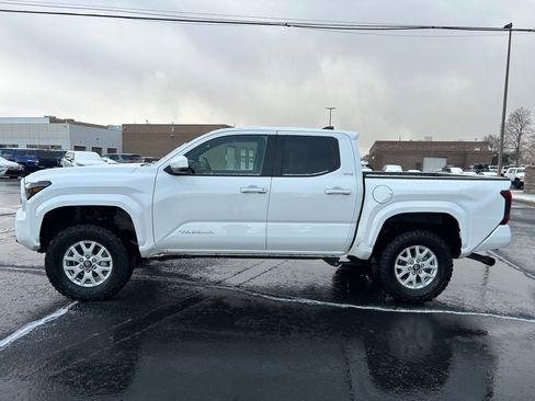 Certified 2025 Toyota Tacoma SR5 image 2