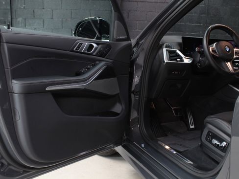 Used 2025 BMW X5 xDrive40i w/ M Sport Package AWD/4WD image 25