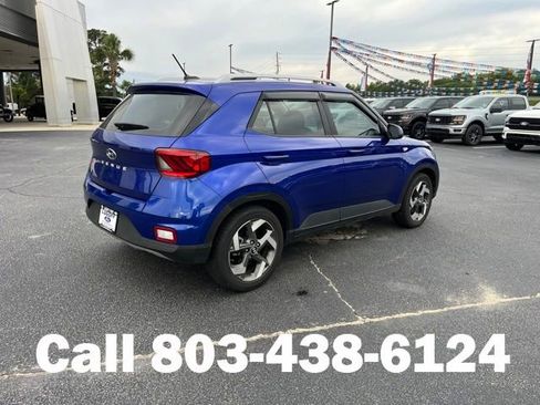 Used 2024 Hyundai Venue SEL FWD image 3