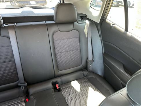 Used 2025 Chevrolet Trax LT FWD image 35