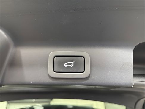 Used 2019 Jaguar F-PACE Prestige image 38