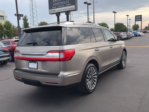 Used 2019 Lincoln Navigator Reserve AWD/4WD image 7