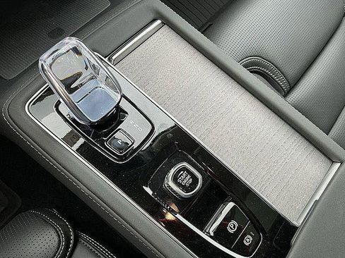 New 2026 Volvo XC90 T8 Ultra w/ Protection Package Premier AWD/4WD image 18