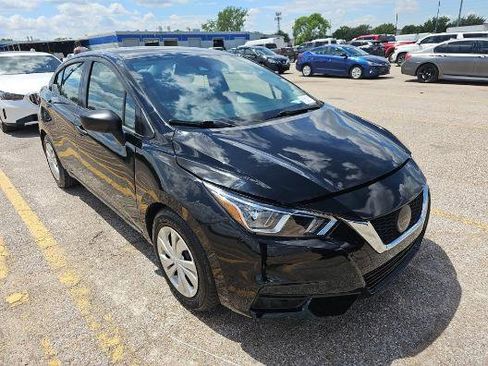 Used 2020 Nissan Versa S image 3