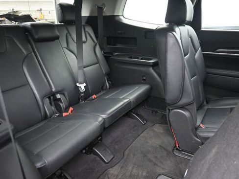 Used 2025 Kia Telluride S FWD image 9