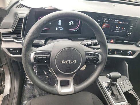 Used 2023 Kia Sportage LX image 30
