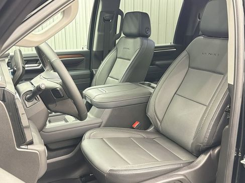 Used 2025 GMC Sierra 3500 Denali w/ Denali Reserve Package image 34