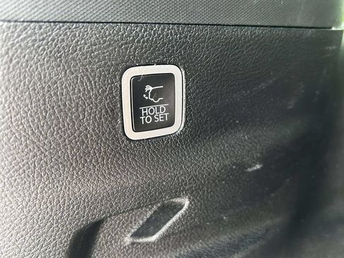 Used 2023 Jeep Wagoneer L Series II AWD/4WD image 12