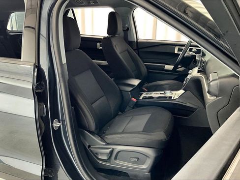 Used 2022 Ford Explorer XLT image 16