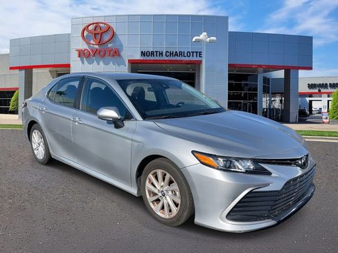 Used 2023 Toyota Camry LE image 3