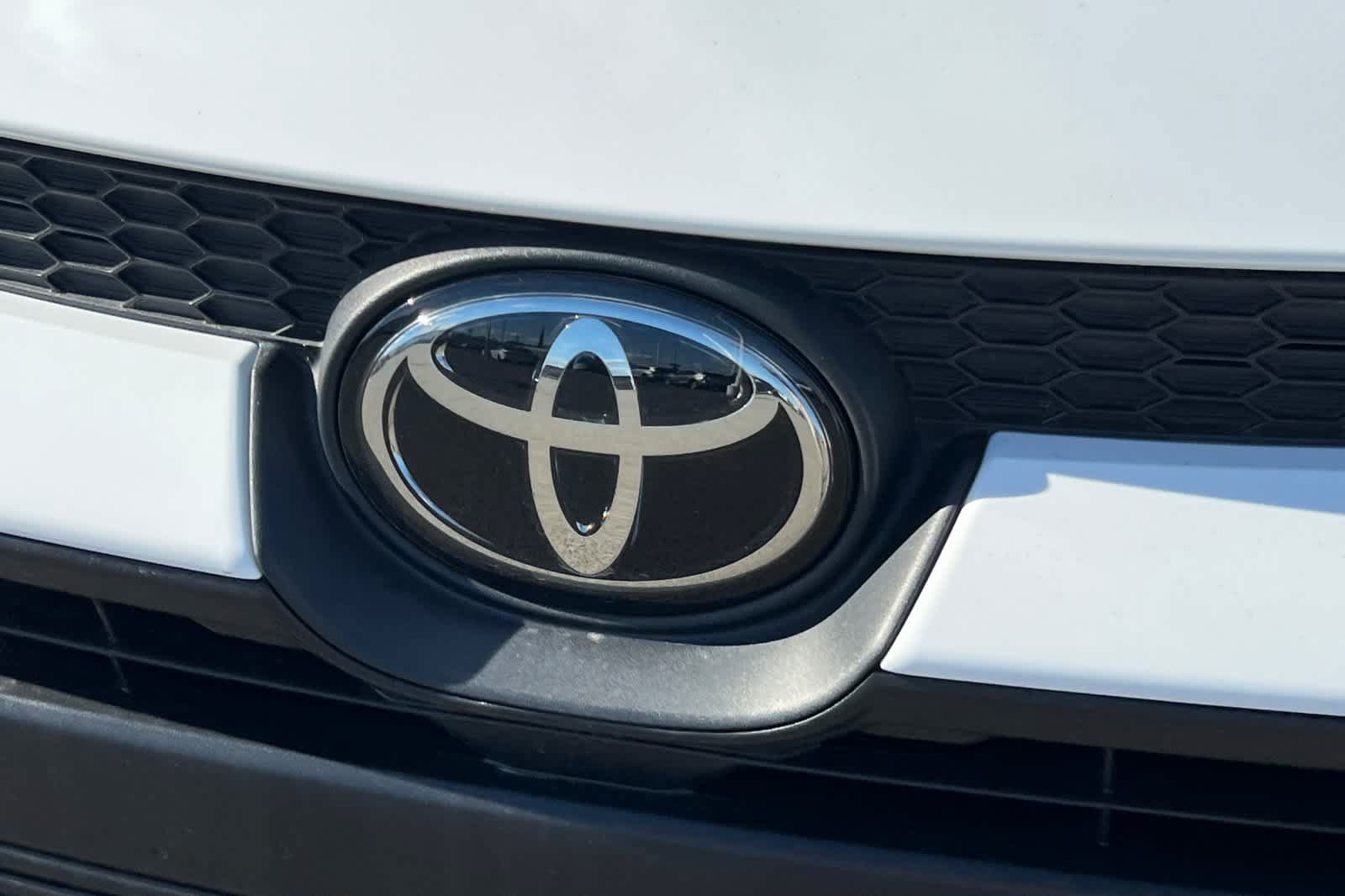 Certified 2025 Toyota Corolla LE FWD image 16