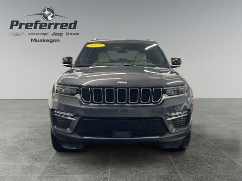 Used 2024 Jeep Grand Cherokee Limited w/ Luxury Tech Group II image 4