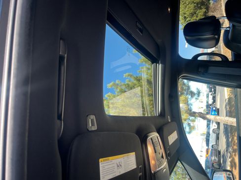 Used 2019 Jeep Grand Cherokee Altitude image 33