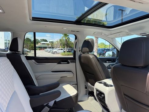 Used 2024 GMC Acadia Denali w/ Super Cruise Package FWD image 23