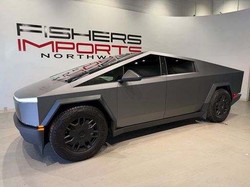 Used 2024 Tesla Cybertruck AWD Crew Cab image 10