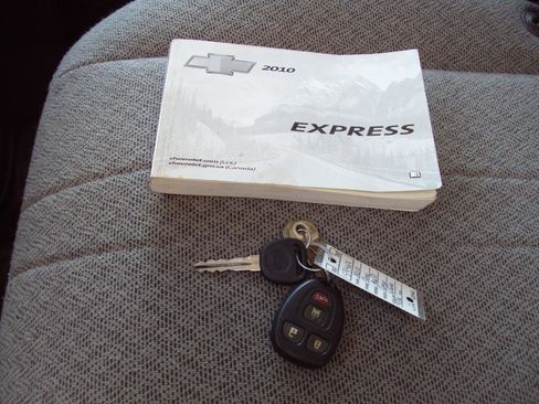 Used 2010 Chevrolet Express 1500 AWD image 24