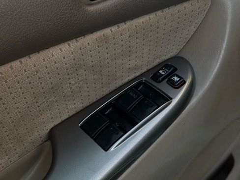 Used 2010 Toyota Sienna LE image 19