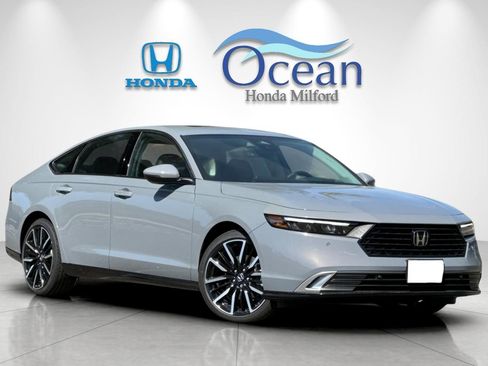 New 2025 Honda Accord Touring image 7