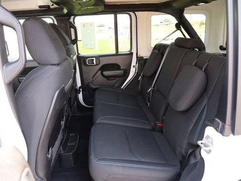 Used 2024 Jeep Wrangler Unlimited Rubicon 4xe AWD/4WD image 9