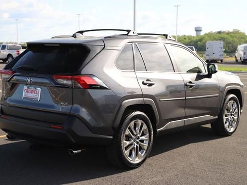 Used 2019 Toyota RAV4 XLE Premium w/ Cold Weather Package AWD/4WD image 5