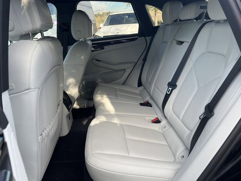 Used 2023 Porsche Macan S image 5