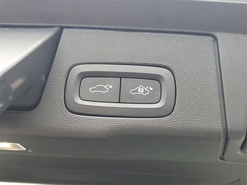 Used 2023 Volvo XC60 B5 Plus w/ Climate Package image 10