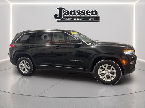 Used 2023 Jeep Grand Cherokee Limited image 6