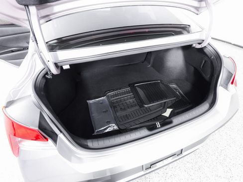 Used 2025 Hyundai Elantra SE FWD image 15