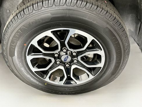 Used 2024 Ford Expedition Max XLT image 11