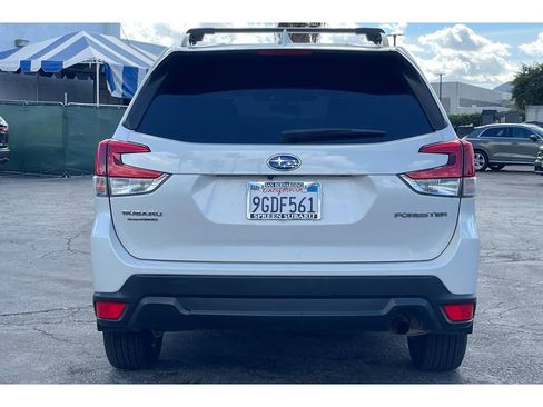 Used 2023 Subaru Forester Premium image 4