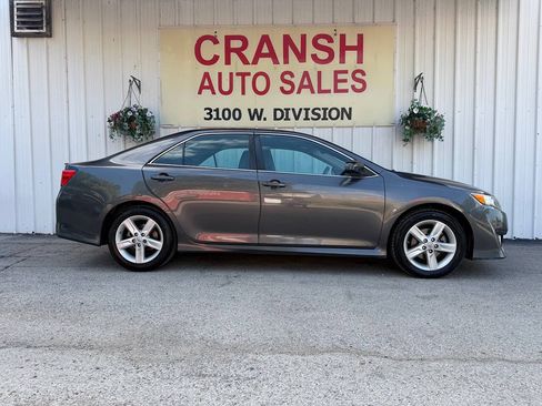 Used 2012 Toyota Camry SE FWD image 5