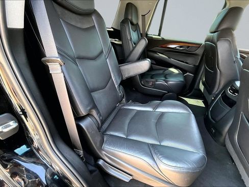 Used 2020 Cadillac Escalade Luxury AWD/4WD image 25