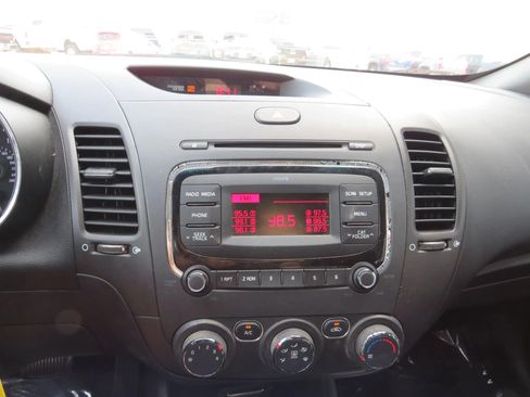 Used 2017 Kia Forte LX image 17