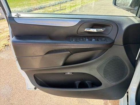 Used 2018 Dodge Grand Caravan GT image 20