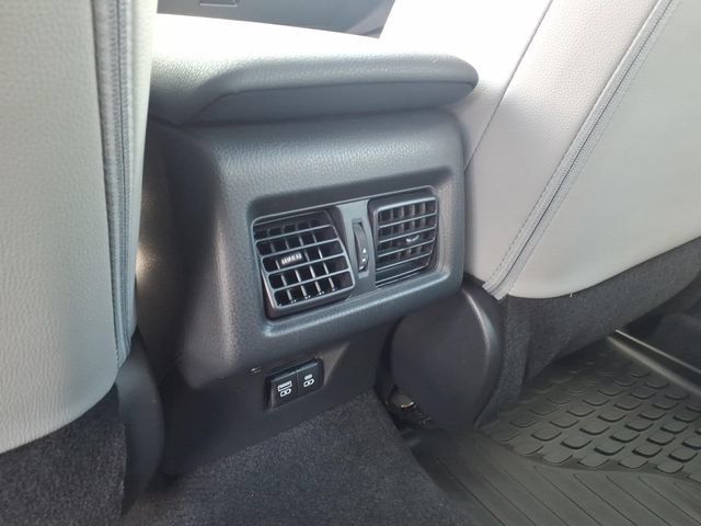 Used 2025 Toyota Camry SE FWD image 8