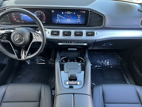 Used 2025 Mercedes-Benz GLS 450 4MATIC image 37