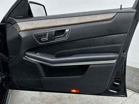 Used 2016 Mercedes-Benz E 350 Sedan w/ Premium Package image 37